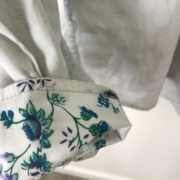 Reyn Spooner Women's M Light Blue Gray Button Up Shirt Floral Embossed B5 - Picture 4 of 7